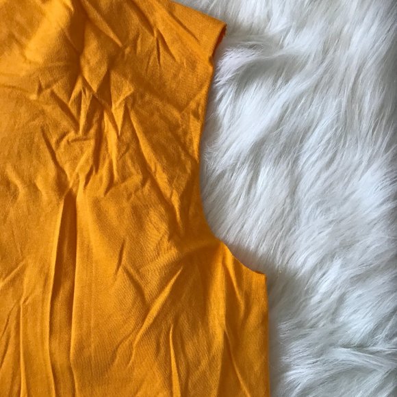 Divided Crop Top with cut off sleeves - Size M - Picture 4 of 4